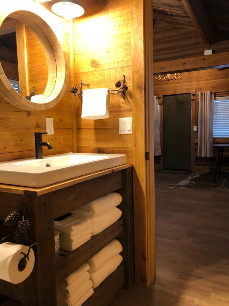 Elkhorn Cabins And Inn West Yellowstone Phòng bức ảnh